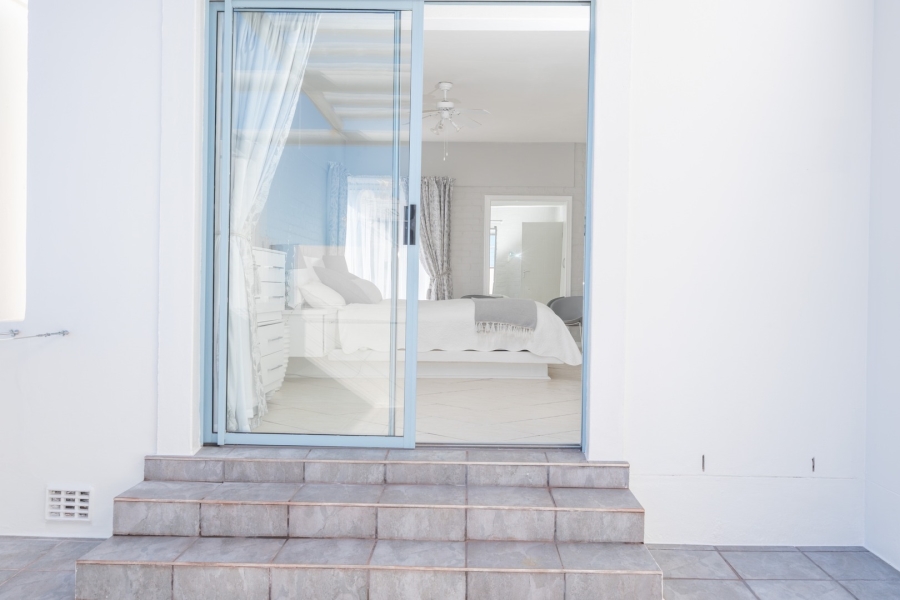 4 Bedroom Property for Sale in Paradise Beach Western Cape